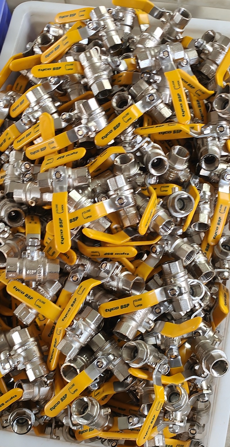 Stainless ball valves with yellow handles in batch quantities